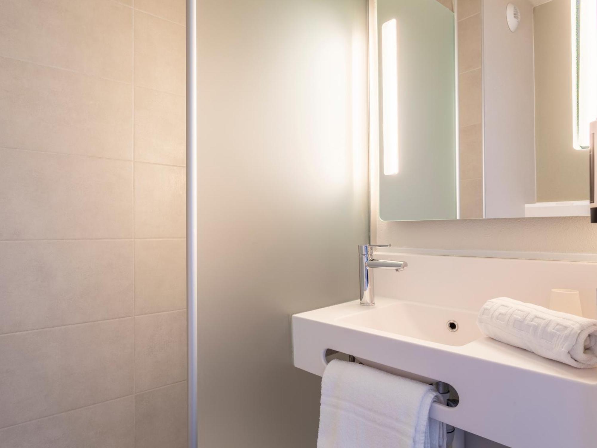 B&B Hotel Saint-Martin-De-Crau Alpilles Camargue Exterior photo