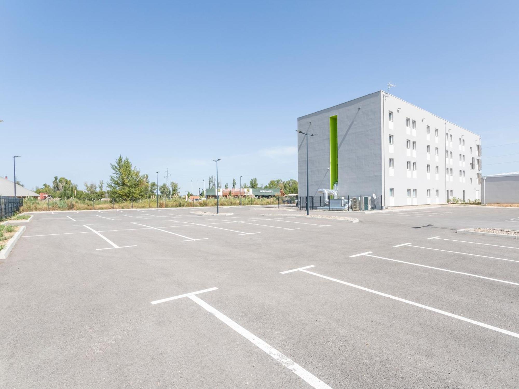 B&B Hotel Saint-Martin-De-Crau Alpilles Camargue Exterior photo