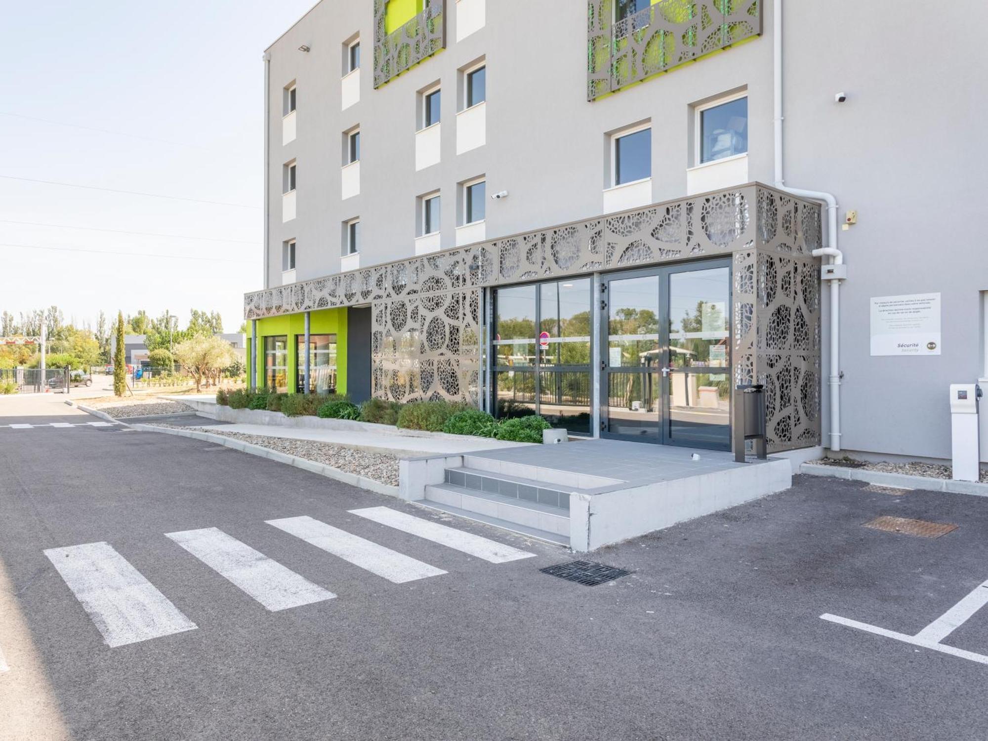 B&B Hotel Saint-Martin-De-Crau Alpilles Camargue Exterior photo