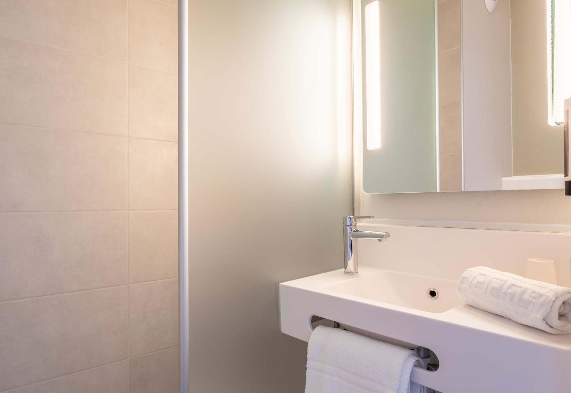 B&B Hotel Saint-Martin-De-Crau Alpilles Camargue Exterior photo